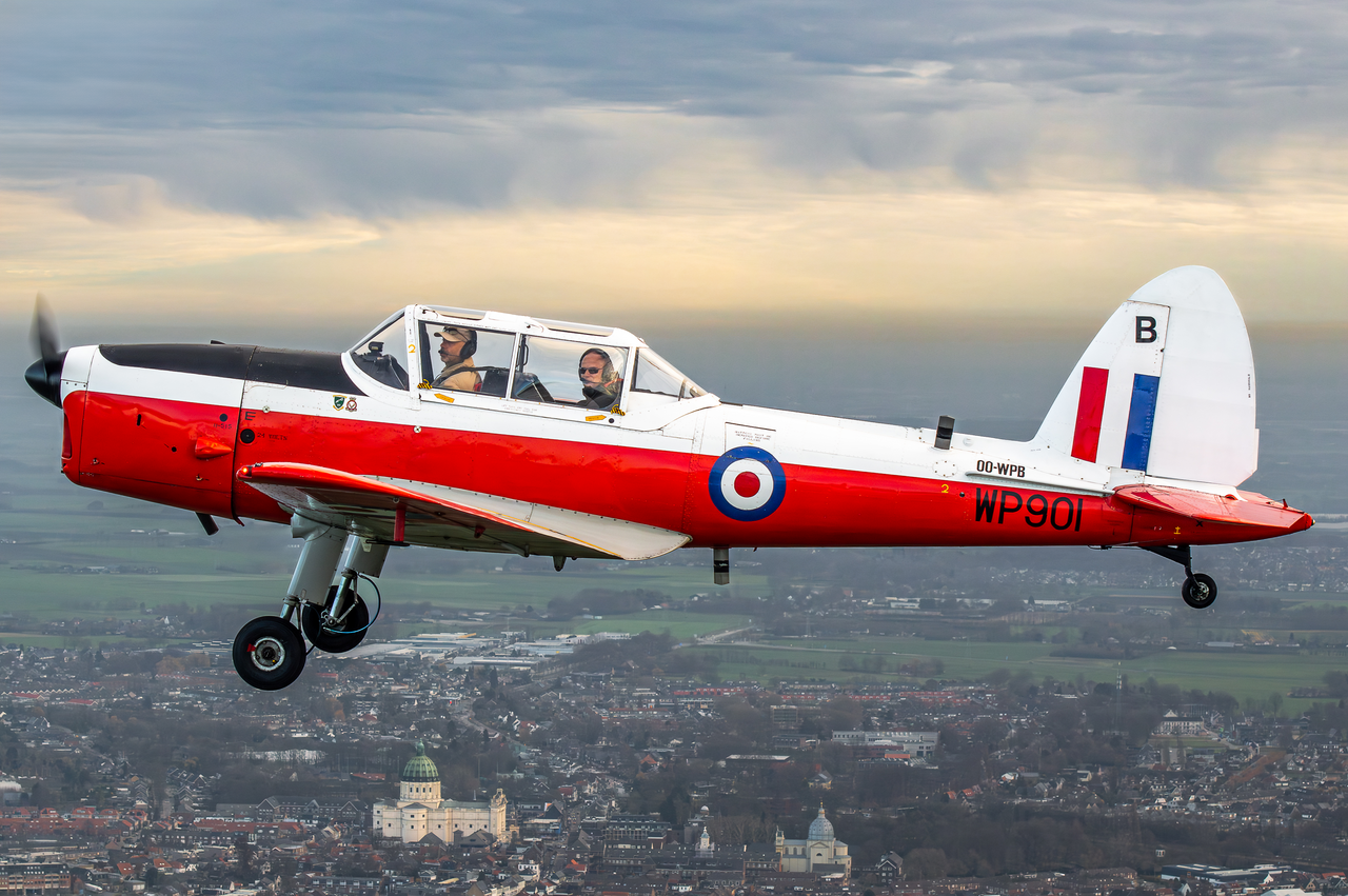 Air to air photograph